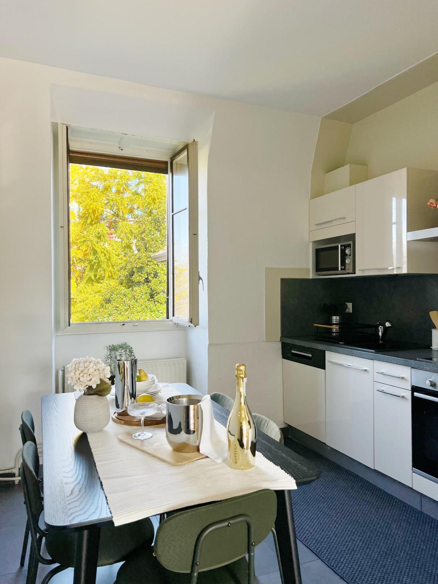 Montreux Riviera Suite Waterfront 3 Bedrooms Private Parking エクステリア 写真
